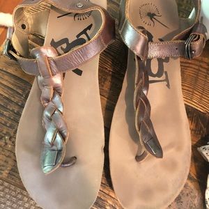 OTBT SANDALS SIZE 9